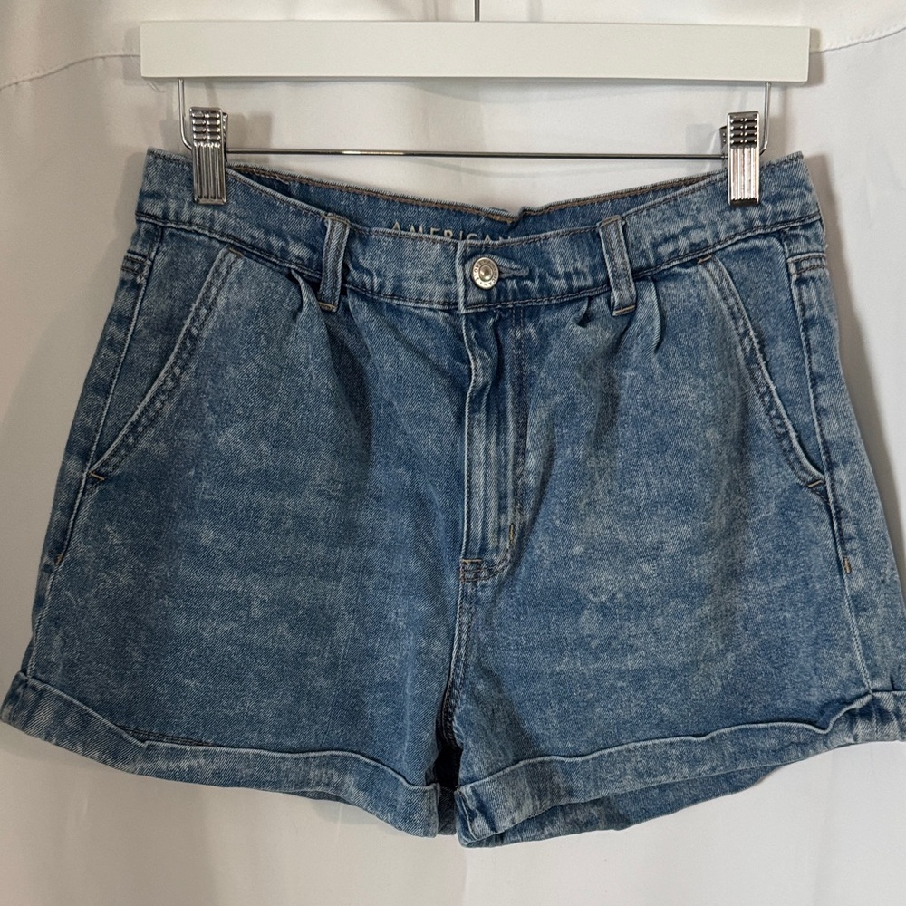 American Eagle Outfitters Washed Blue Denim Mom Shorts size 8